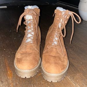 Sherpa combat boots